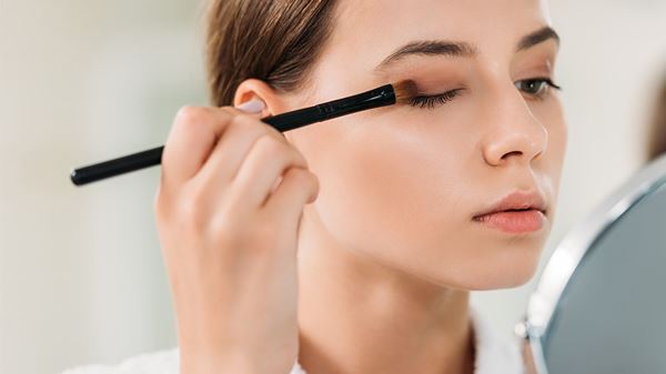 how to apply magnetic eyeliner and lashes(1)