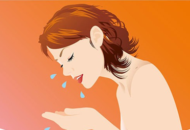 嫁接睫毛后正确的洗脸方式是？